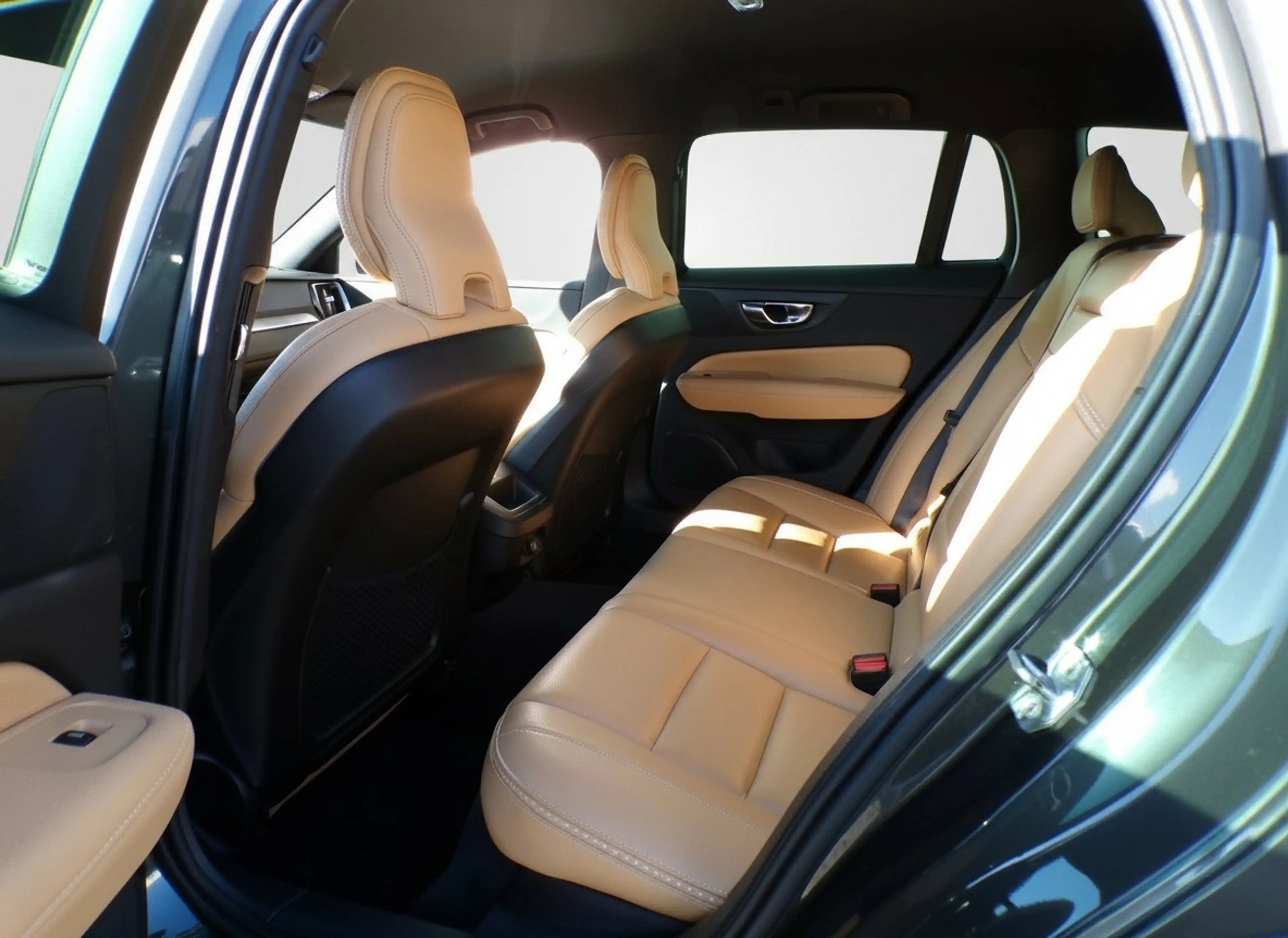 Volvo V60 Cross Country 2.0 D4 AWD Intro Edition|Nav|Cam|ACC — photo 8