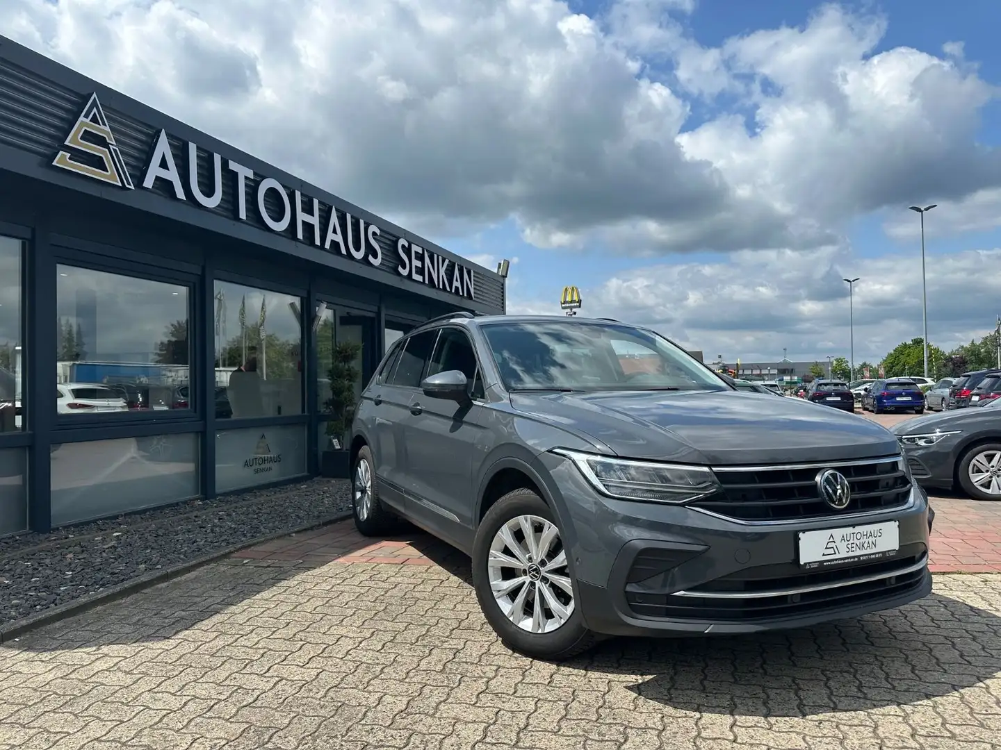 Volkswagen Tiguan 1.5 TSI DSG Life*R-CAM*KESSY*CARPLAY* Grau - 1