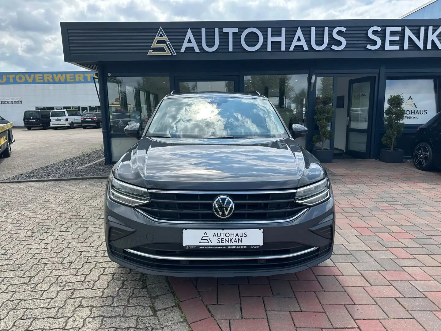 Volkswagen Tiguan 1.5 TSI DSG Life*R-CAM*KESSY*CARPLAY* Grau - 2