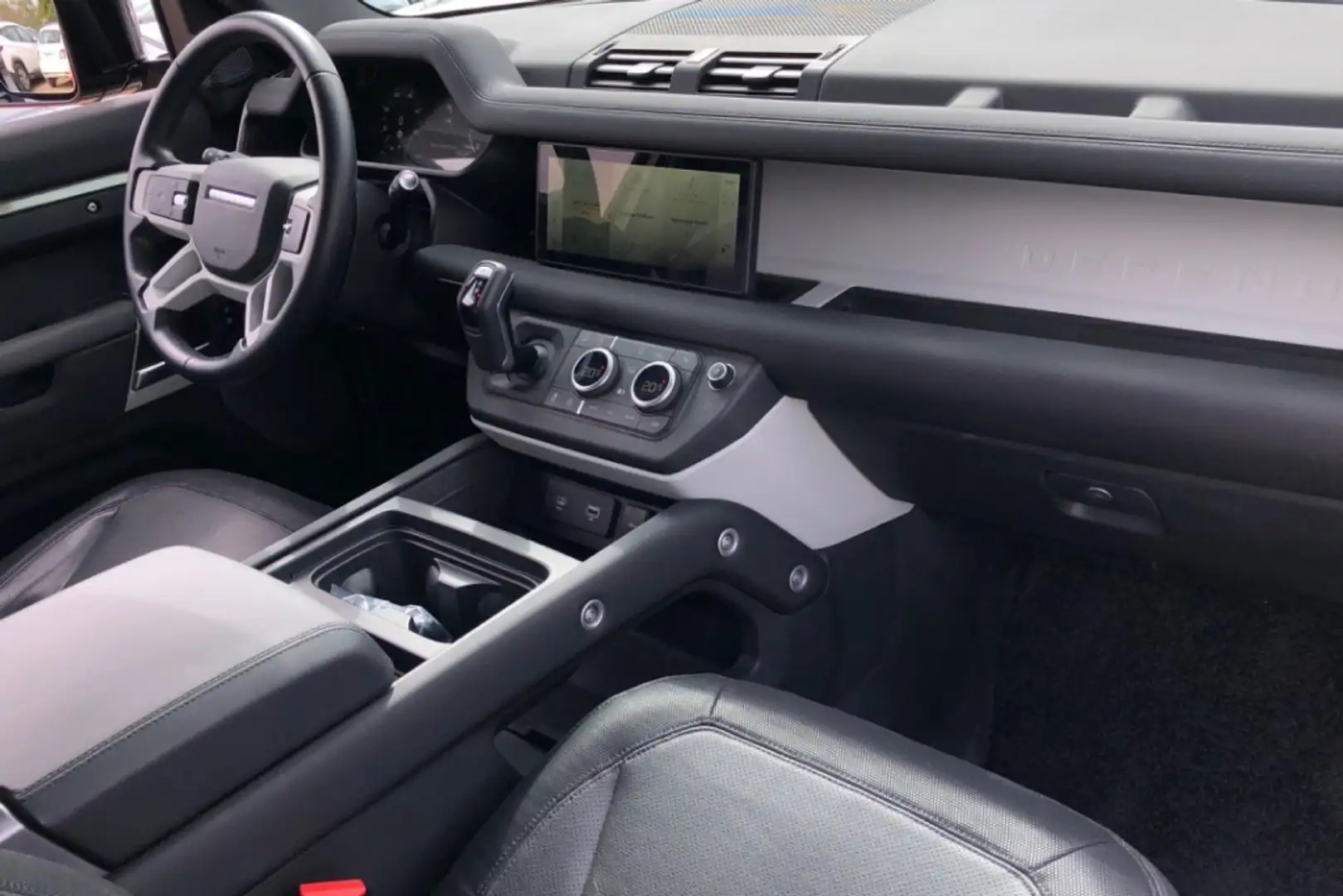 Land Rover Defender 90 D250 MHEV X-DYNAMIC SE AUTO 4WD 249 3P - 2