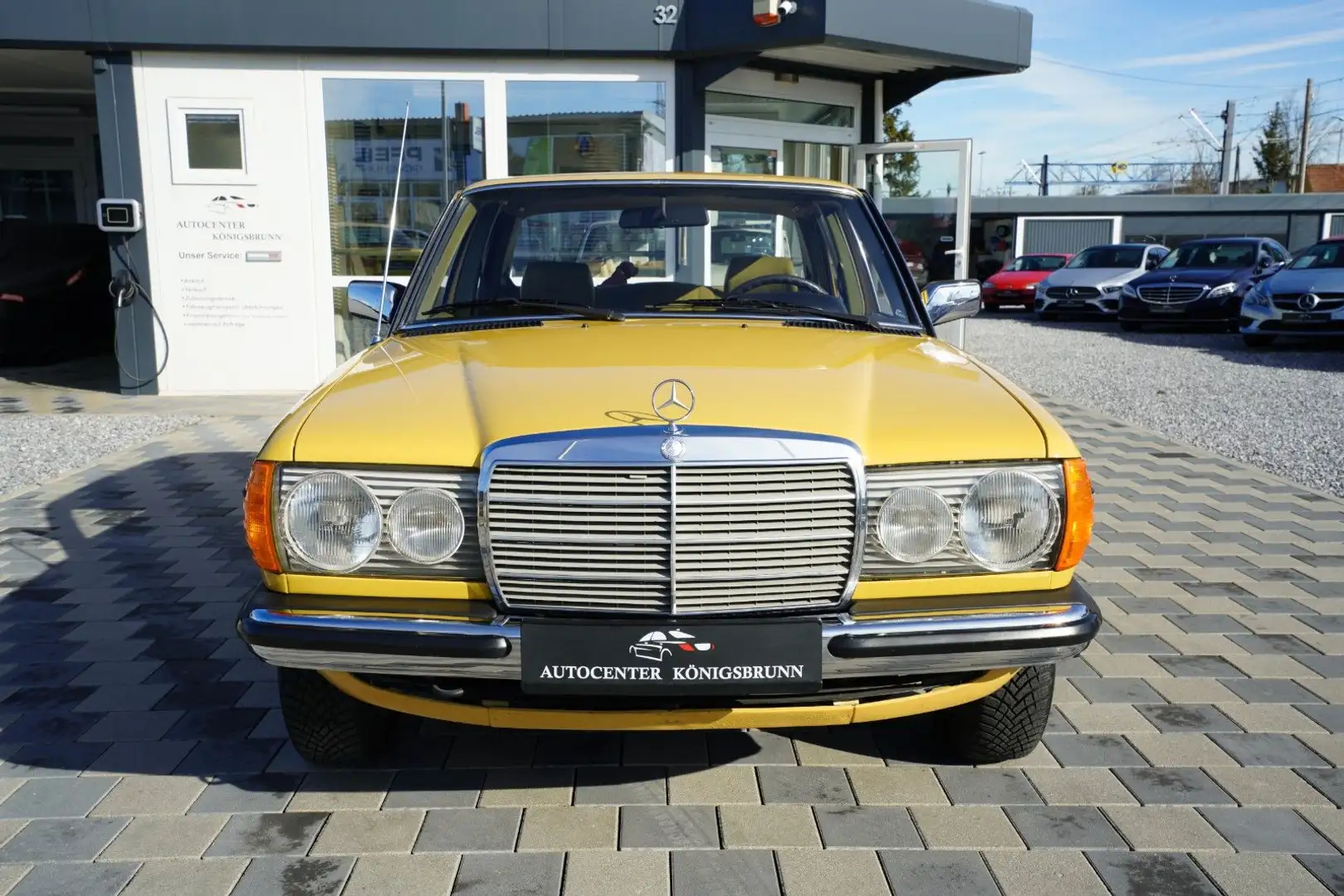 Mercedes-Benz 230 E Lim.*Automatik*Classic Data*Oldtimer*Dackel Gelb - 2