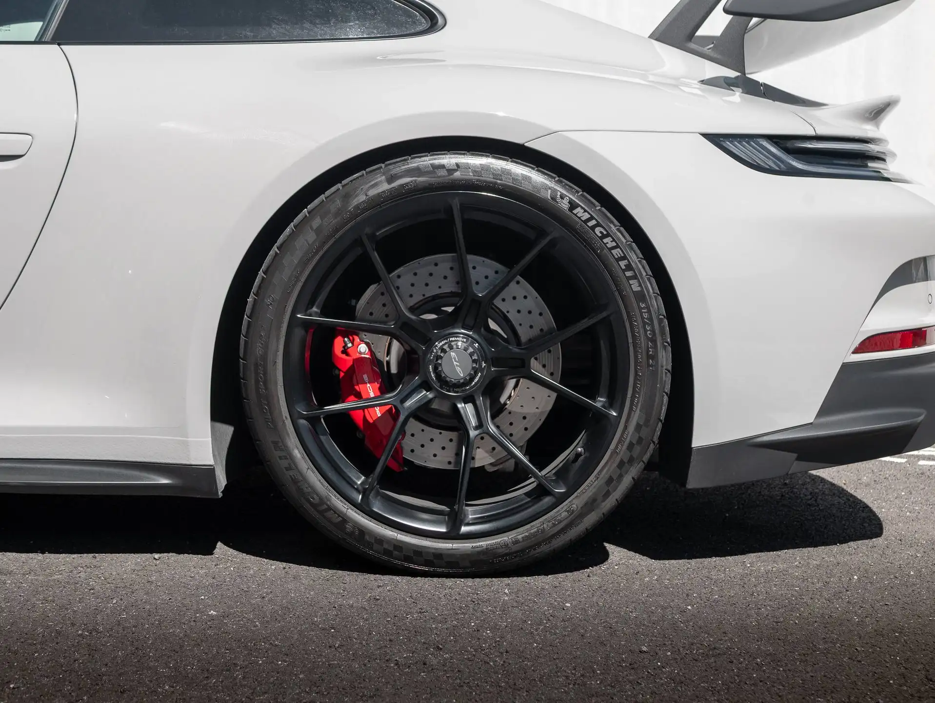 포르쉐 911 GT3 2024 화이트 사진 8