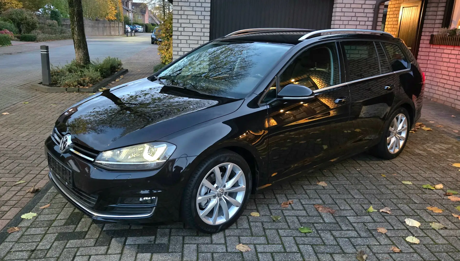 Volkswagen Golf Highline Schwarz - 1
