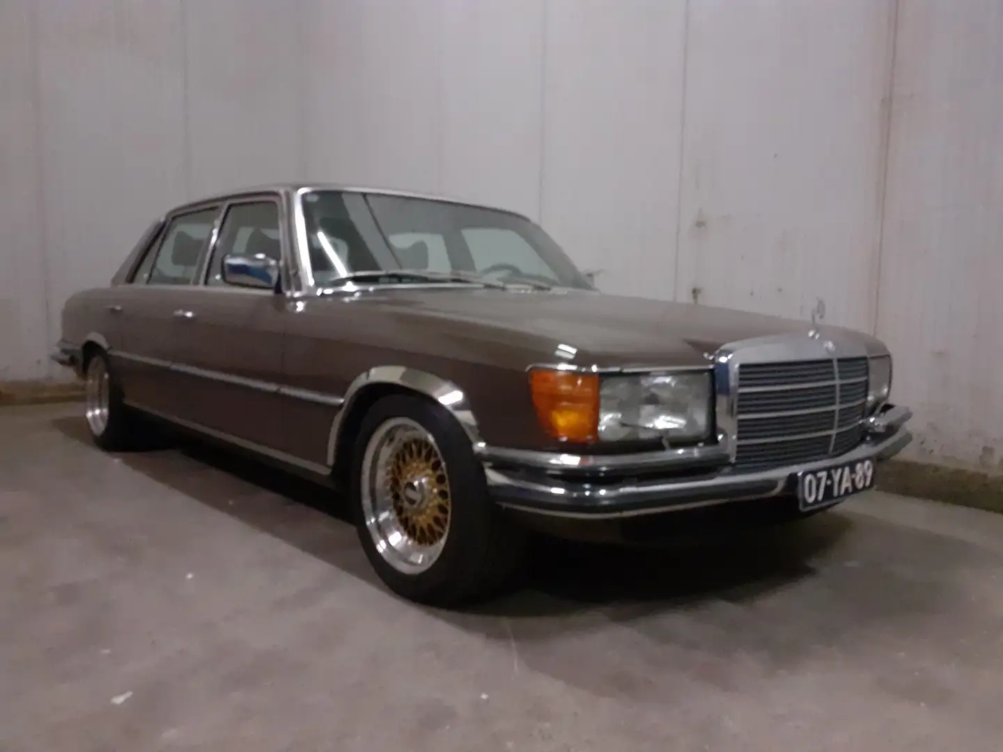 Mercedes-Benz 450 450 sel 6.9 - 1