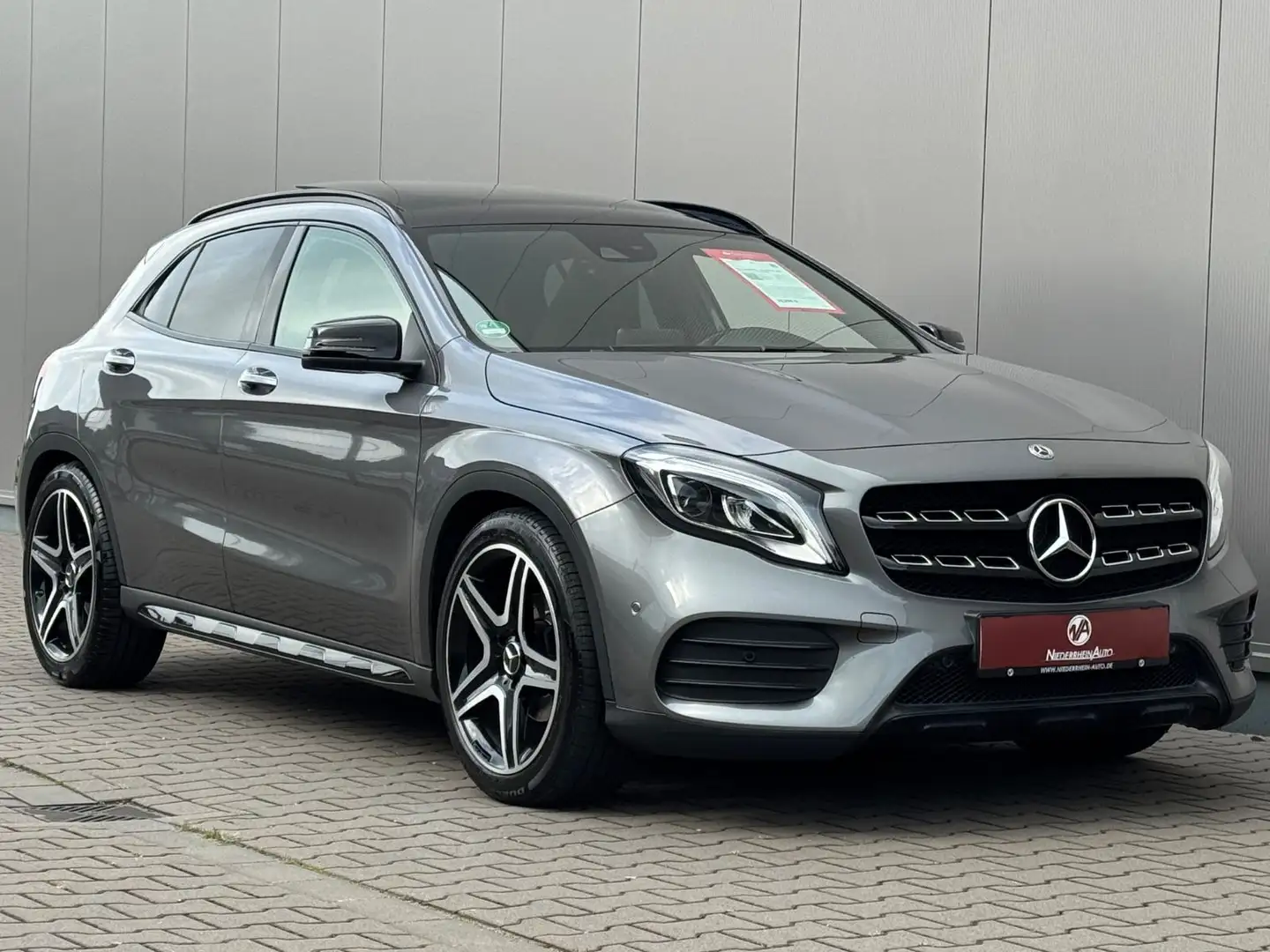 Mercedes-Benz GLA 180 AMG Night H&K Pano Navi+Kam ILS Standhz Grau - 2