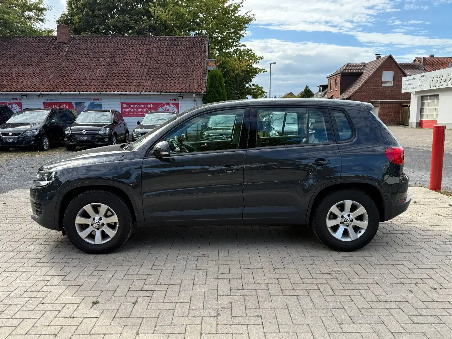 Volkswagen Tiguan 2.0 TDI, AHK, TÜV & Service neu, Scheckh. Gris - 2
