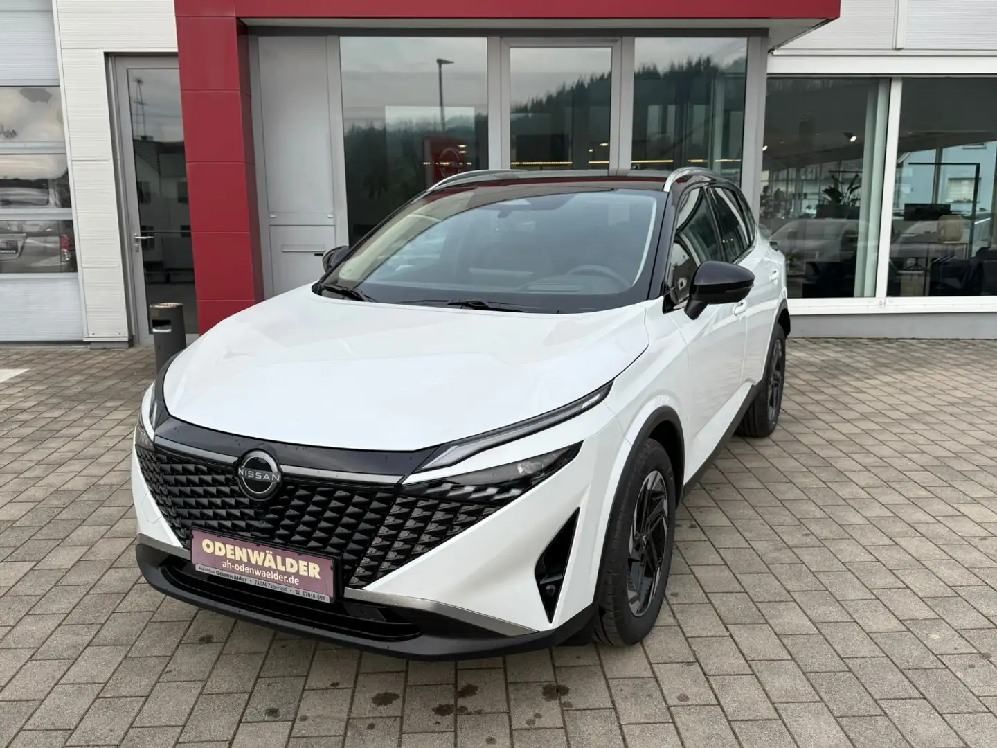 Nissan Qashqai 1.3DIG-T MHEV N-Connecta CVT Pano Winter Wit - 1