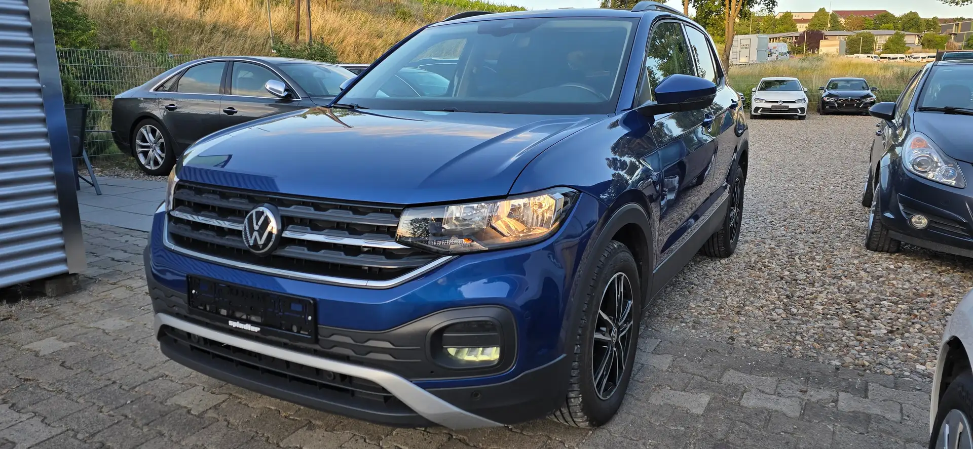 Volkswagen T-Cross Life  1,5TSI DSG 1Hand Blau - 1