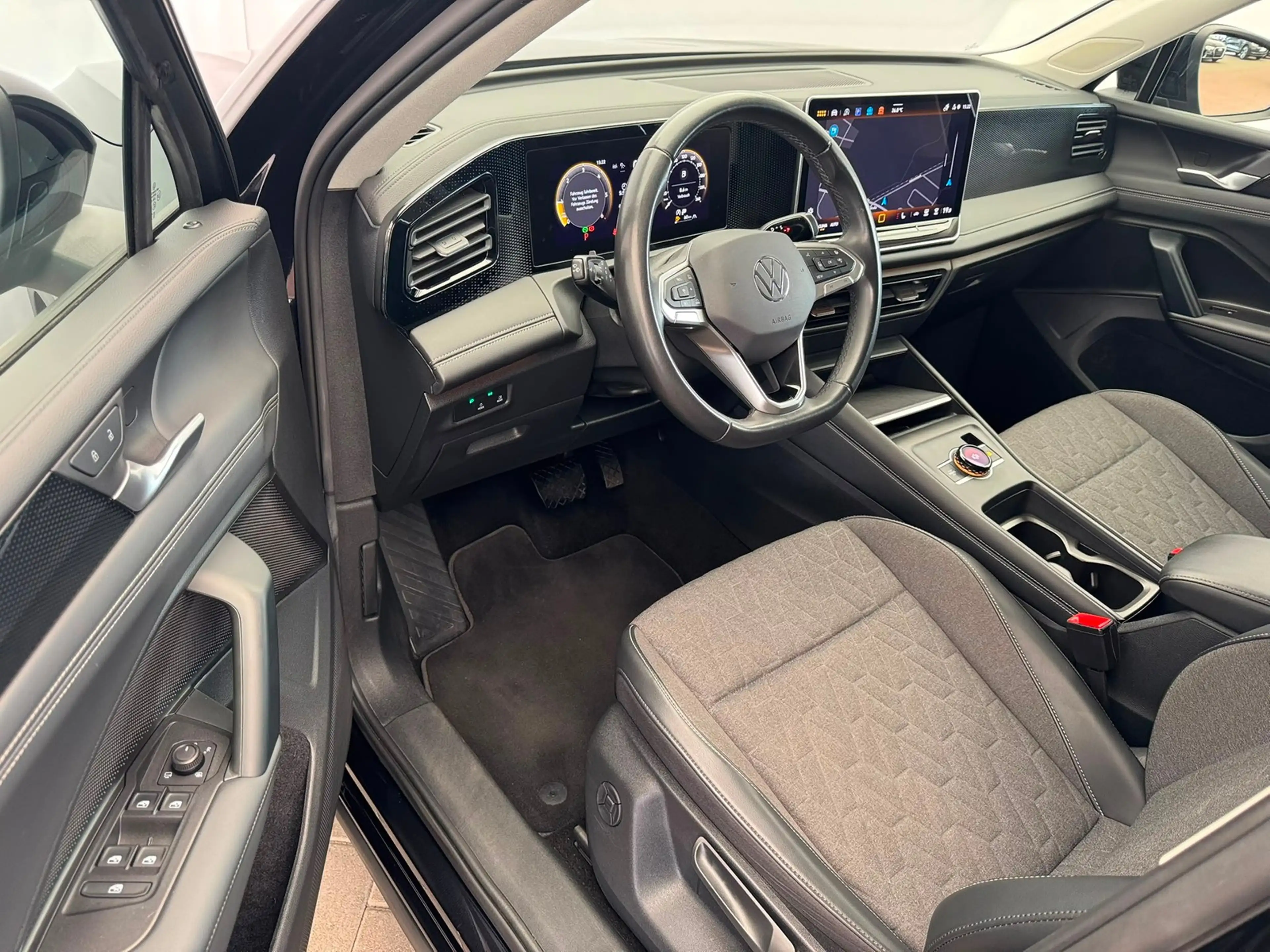 Volkswagen Tiguan Life 2.0 TDI DSG+AHK+RFK+ACC+NAVI+LED — photo 11