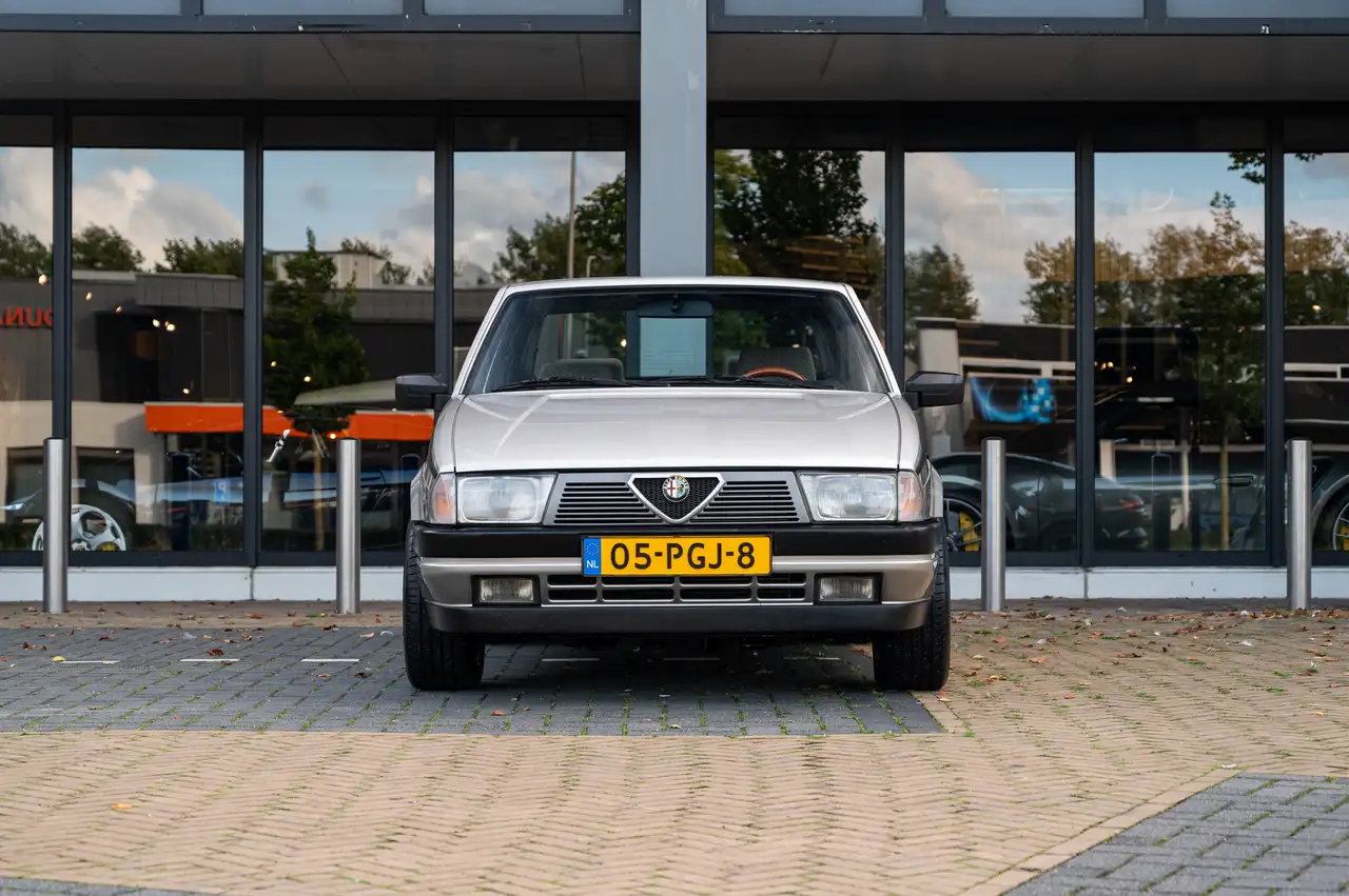 Alfa Romeo 75 1.6, foto 4