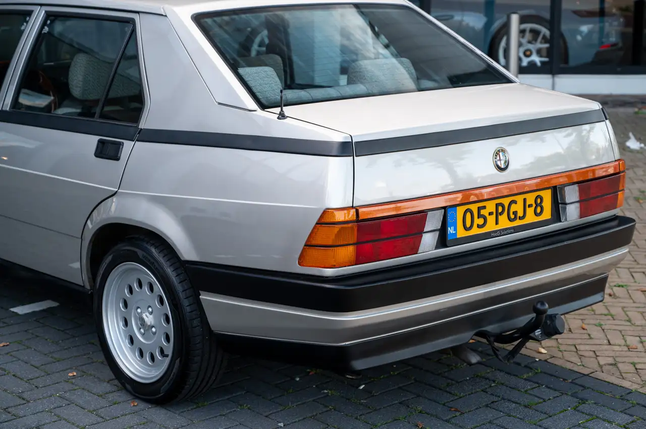 Alfa Romeo 75 1.6, foto 10