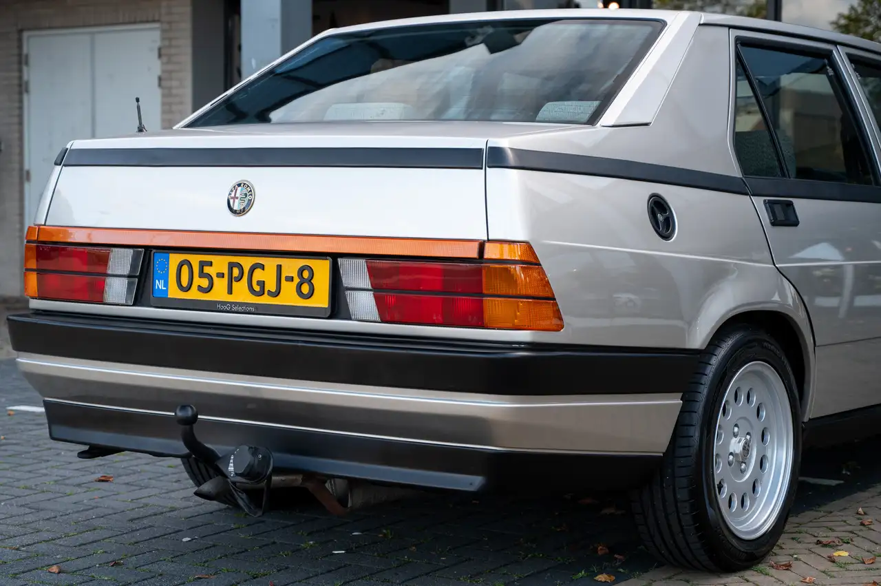 Alfa Romeo 75 1.6, foto 9