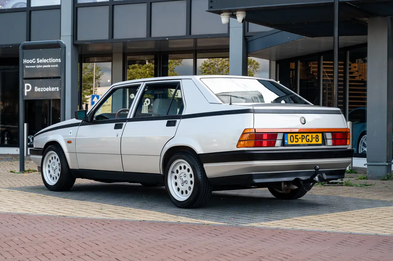 Alfa Romeo 75 1.6, foto 8
