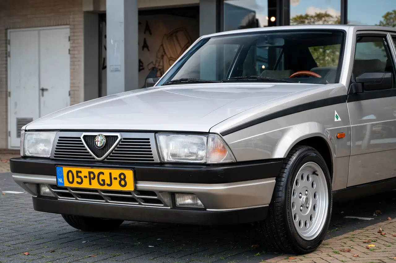 Alfa Romeo 75 1.6, foto 2