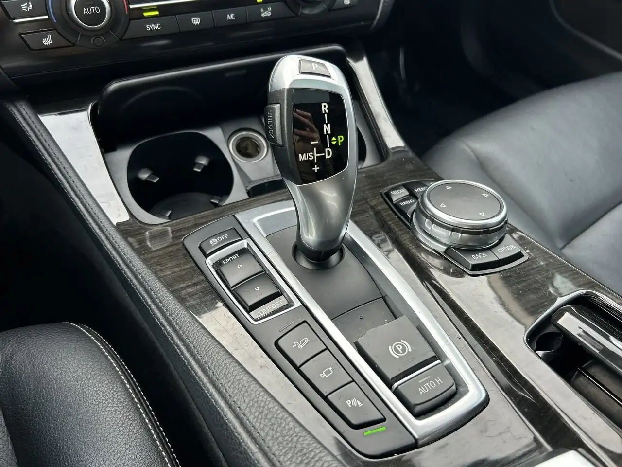 BMW 5 Series снимка BMW 5 Series