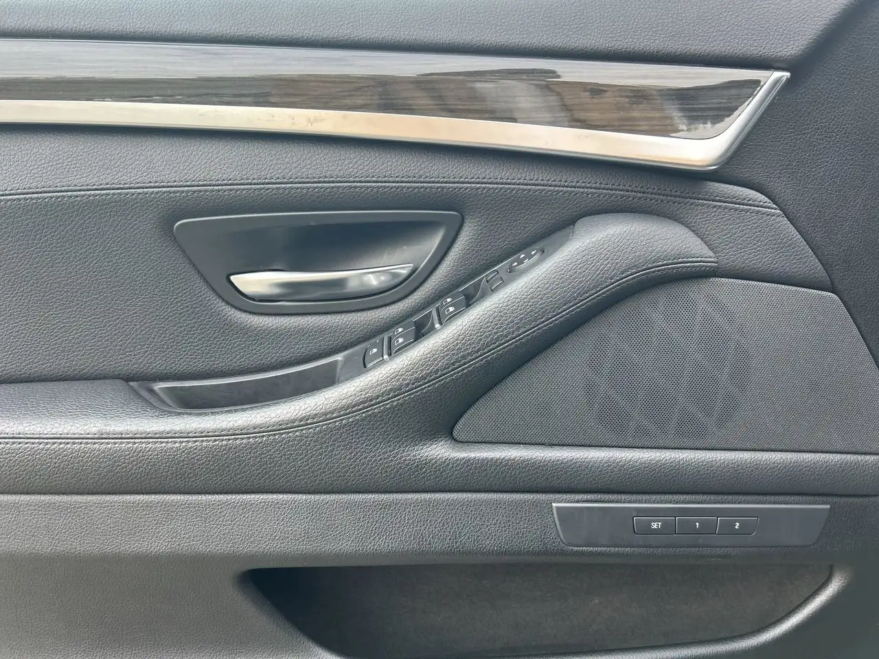 BMW 5 Series снимка BMW 5 Series