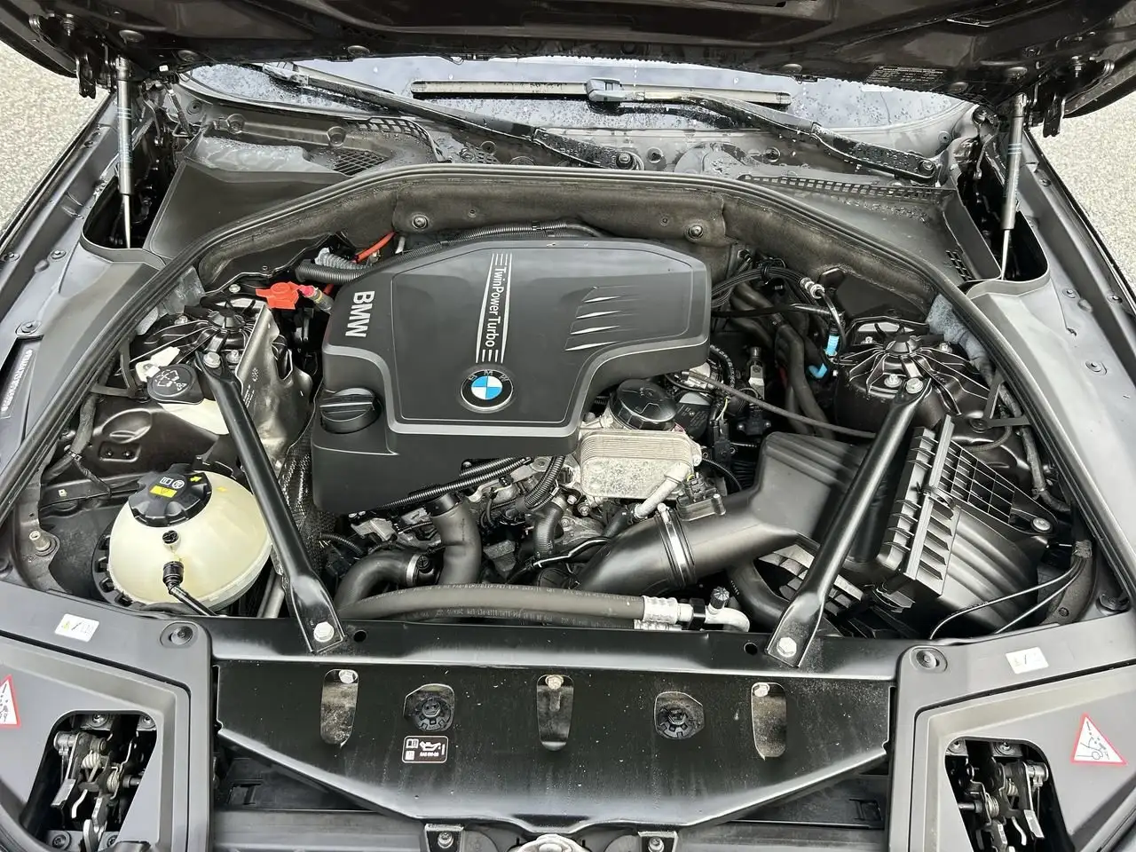 BMW 5 Series снимка BMW 5 Series