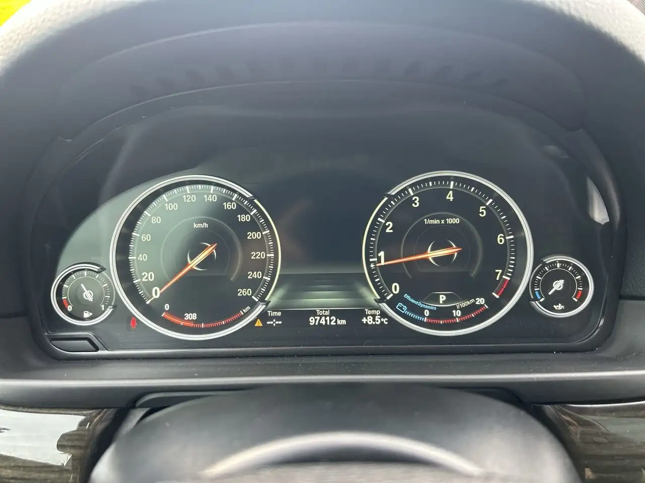 BMW 5 Series снимка BMW 5 Series