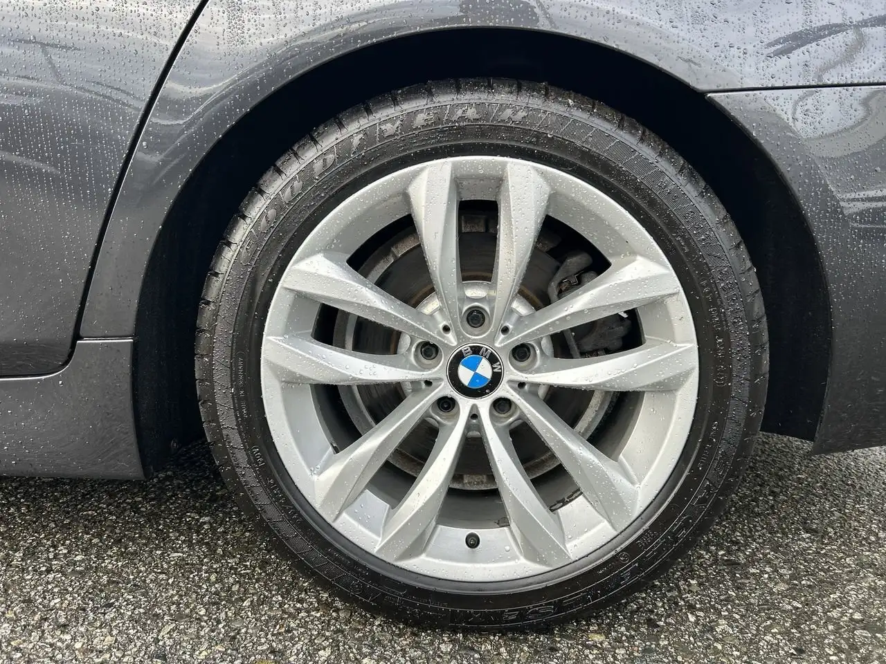 BMW 5 Series снимка BMW 5 Series