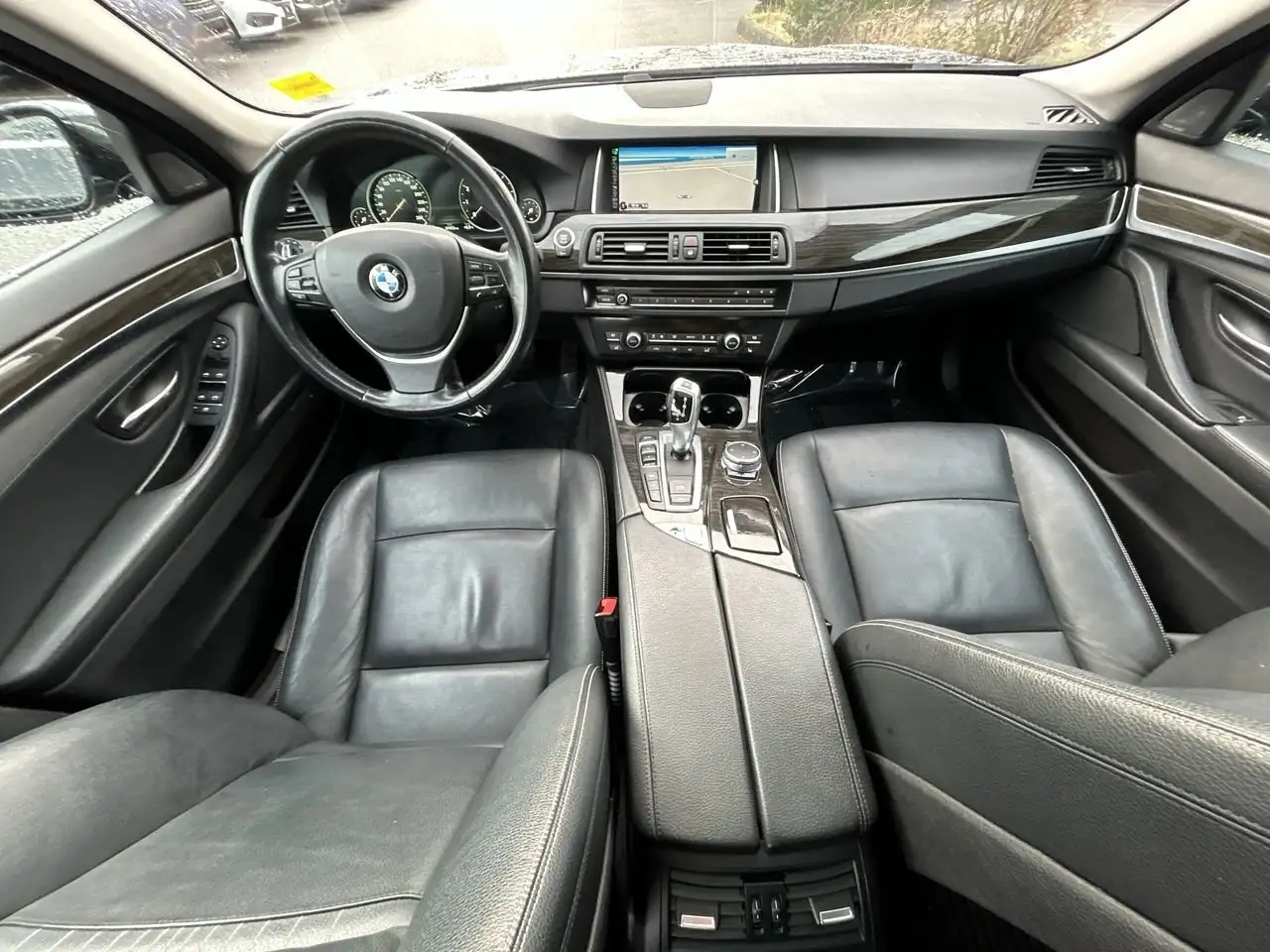 BMW 5 Series снимка BMW 5 Series