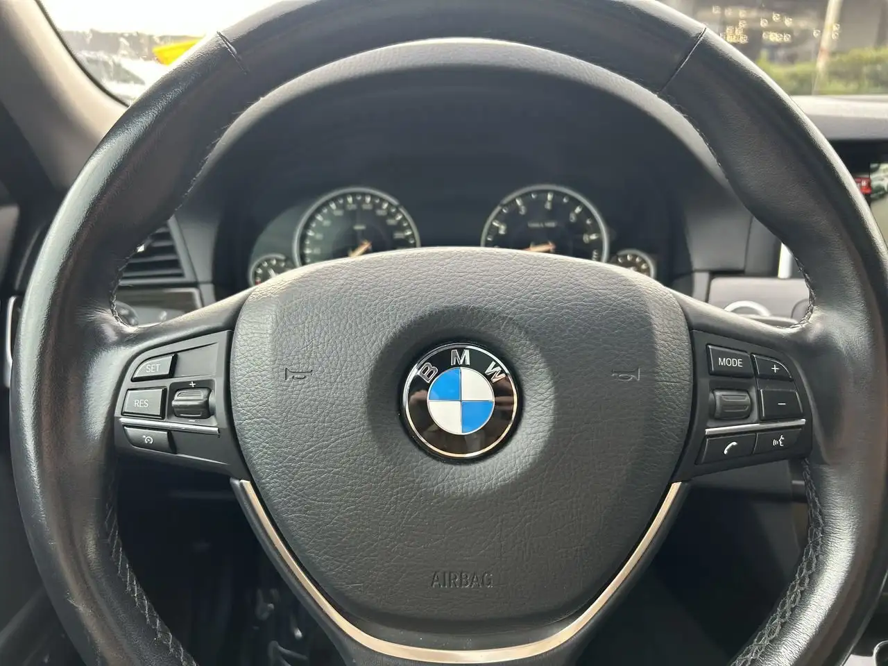 BMW 5 Series снимка BMW 5 Series