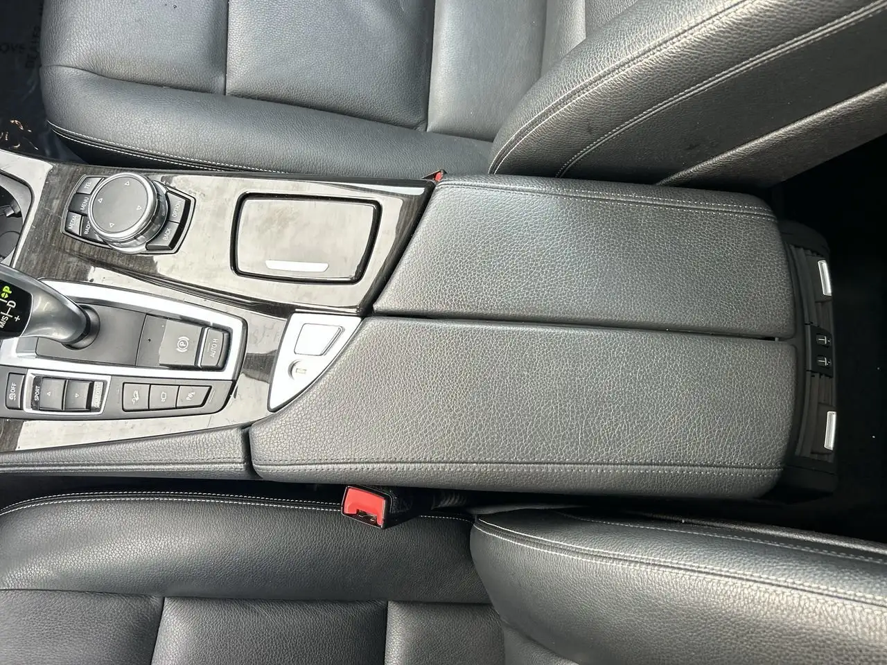 BMW 5 Series снимка BMW 5 Series