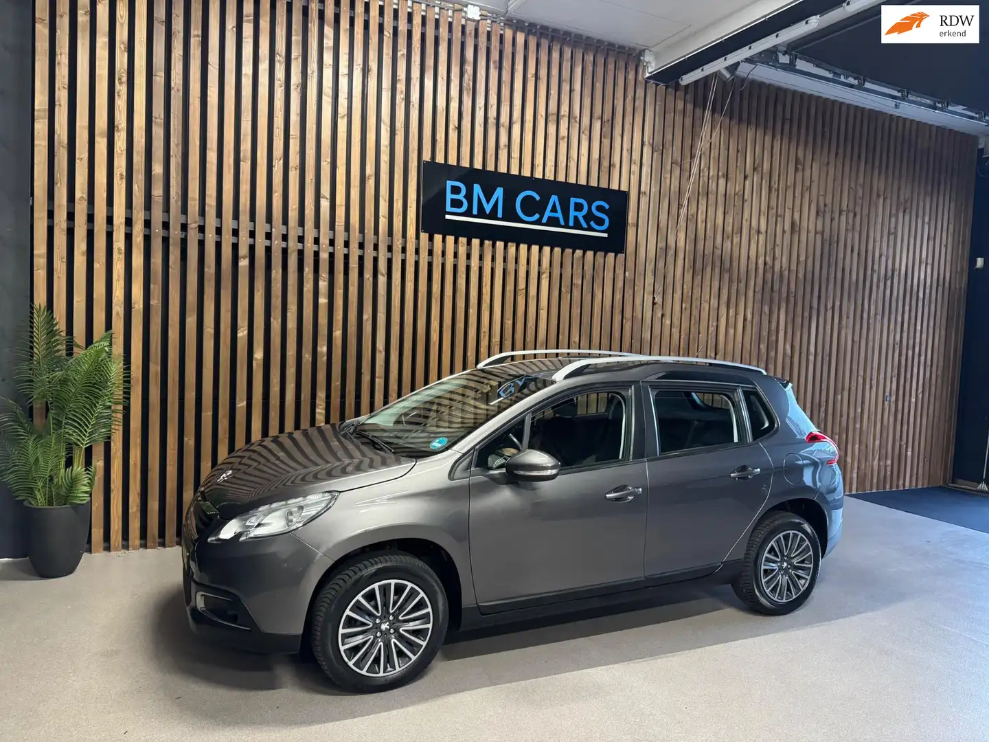 Peugeot 2008 1.2 PureTech Style Airco, Led, Navigatie Grijs - 1