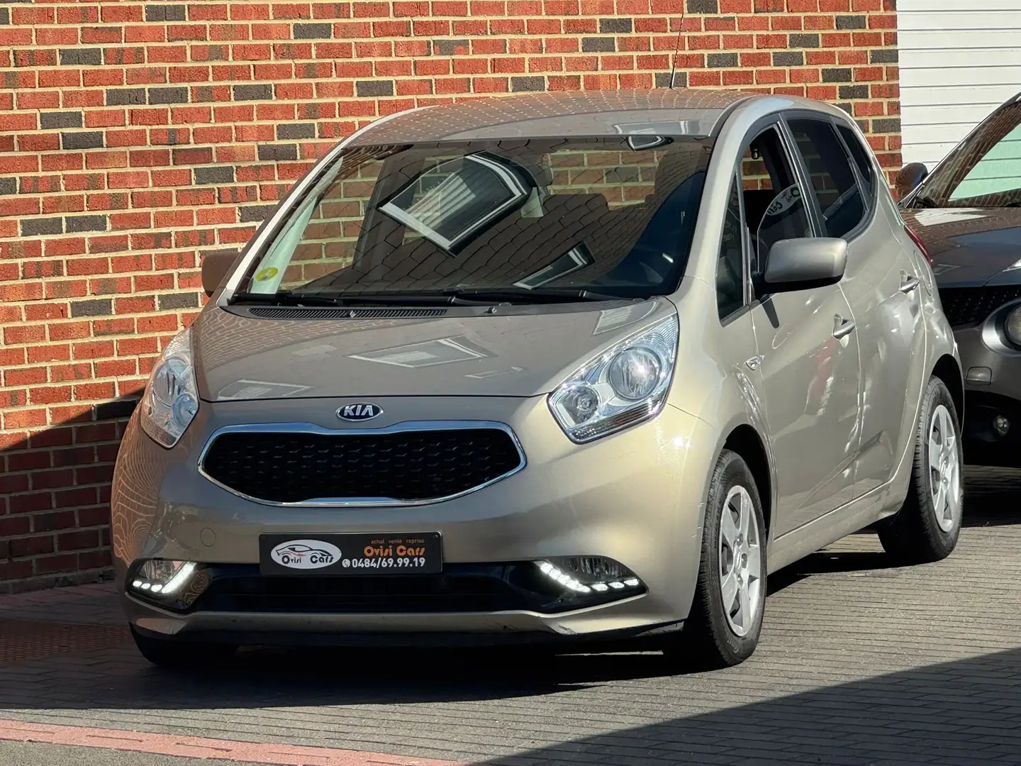 Kia Venga // EURO 6 B // PARFAIT ÉTAT // Grijs - 2