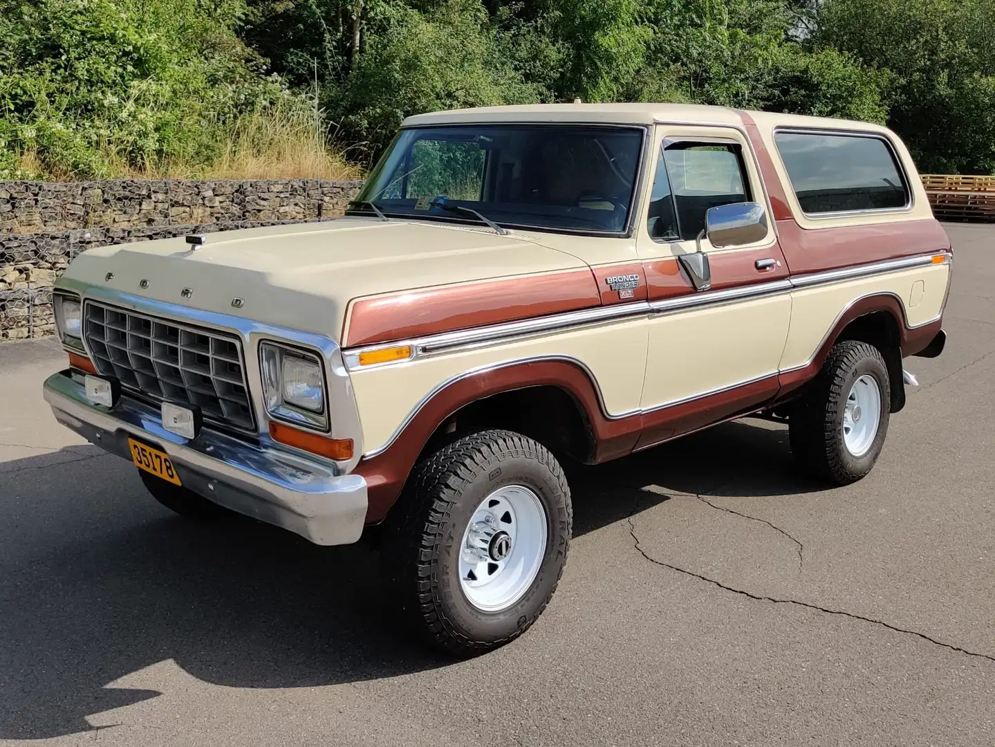 Ford Bronco Beige - 1
