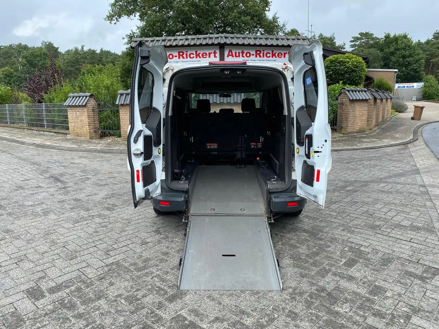 Ford Transit Connect Kombi lang Trend Rollstuhlgerecht I Heckausschnitt Weiß - 1