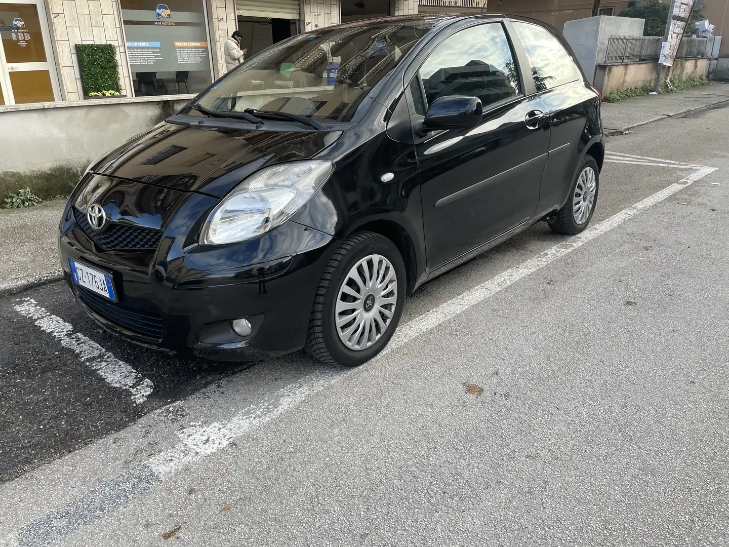 Toyota Yaris 3p 1.3 dual Sol - 1