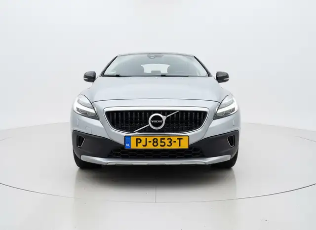 Volvo V40 Cross Country view 10