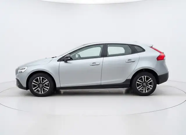 Volvo V40 Cross Country view 8
