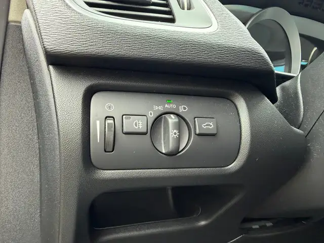 Volvo V40 Cross Country view 15