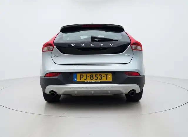 Volvo V40 Cross Country view 12
