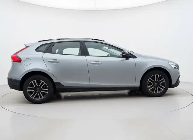 Volvo V40 Cross Country view 6