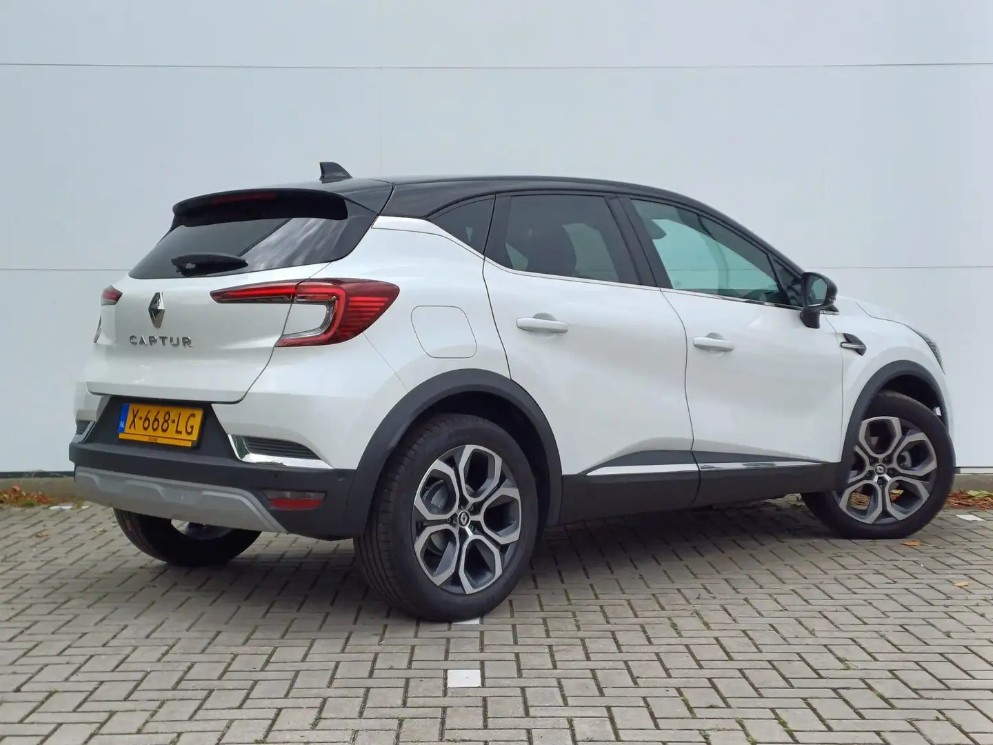 Renault Captur 1.3 Mild Hybrid 160 EDC Techno Automaat / Navigati Wit - 2