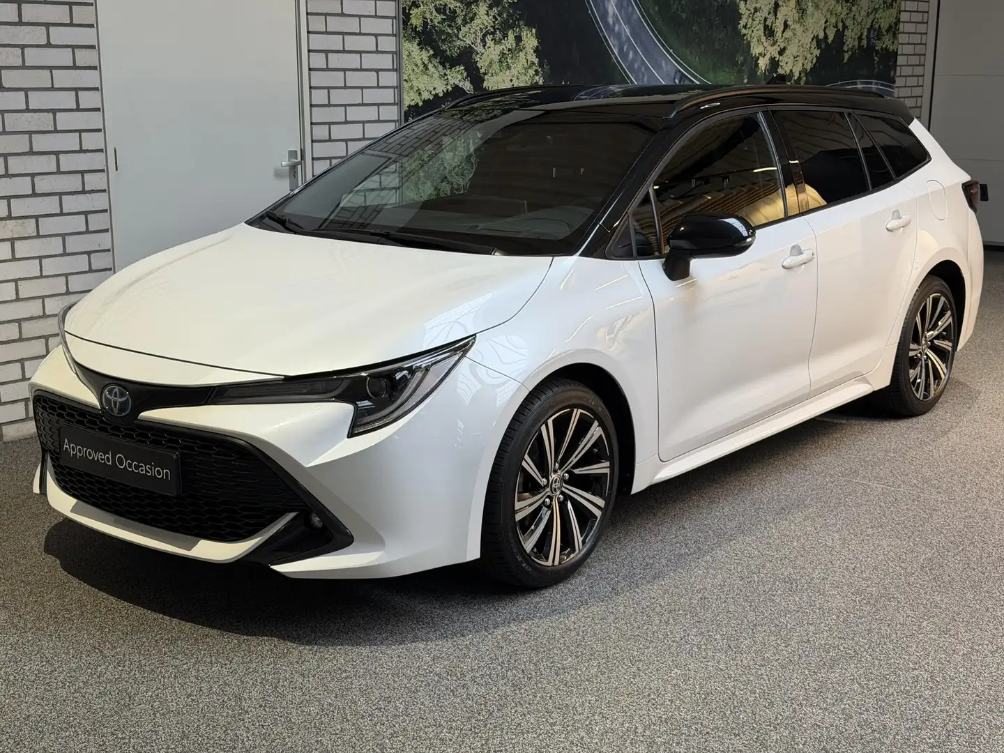 Toyota Corolla Touring Sport 1.8 Hybrid Dynamic automaat Wit - 2