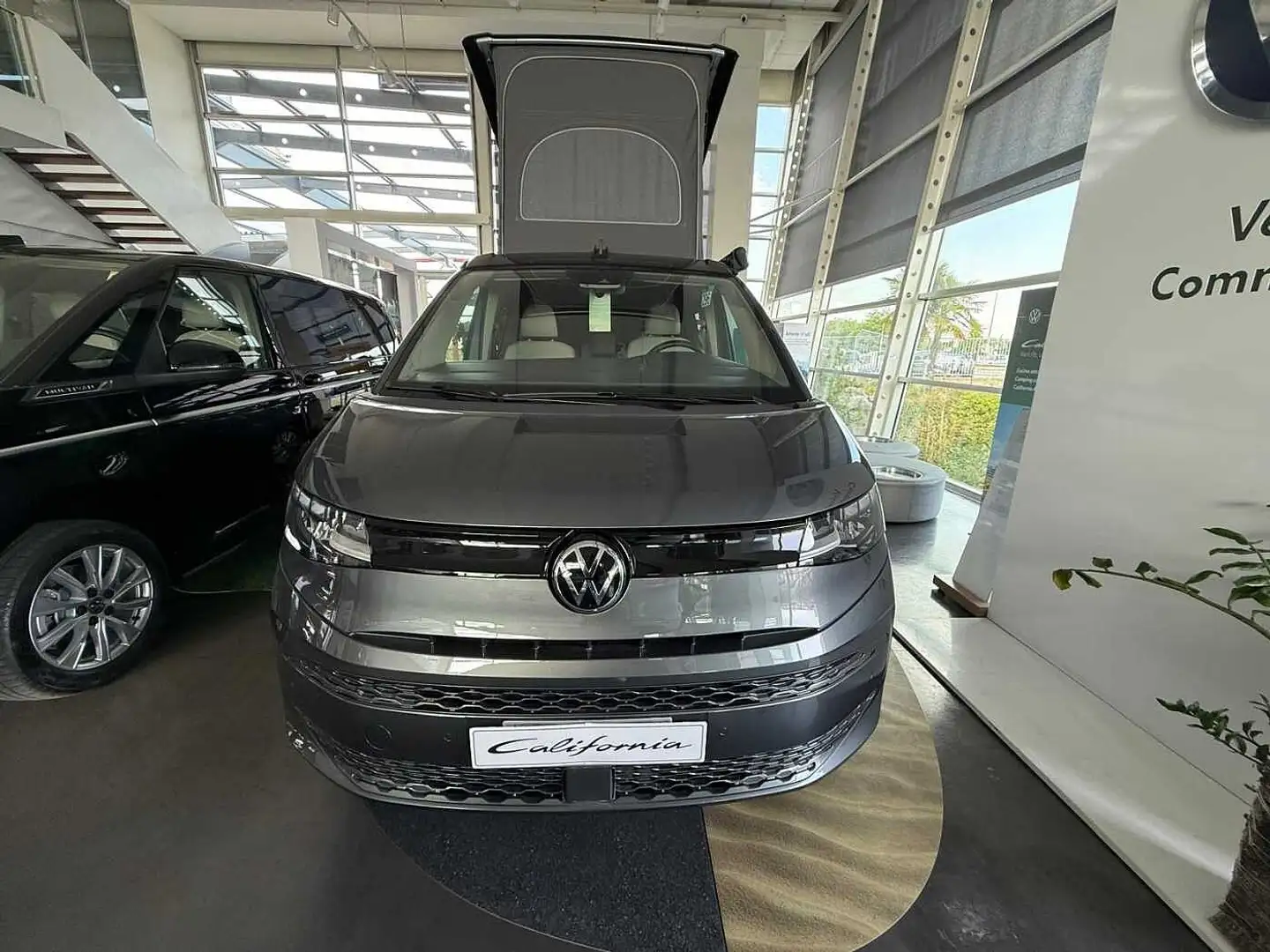 Volkswagen California 7ª '24 2.0 TDI 150 CV DSG Beach Camper Gris - 1