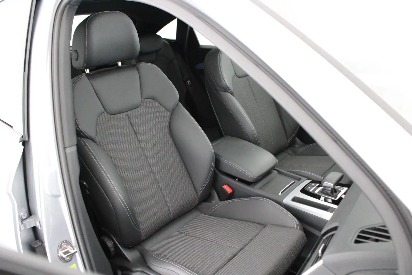 Audi Q5 Sportback 50 TFSI e 299pk 2x S-Line Black Edition Grijs - 2