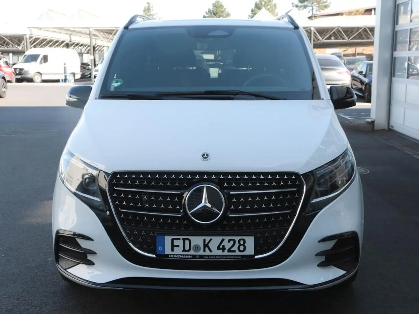 Mercedes-Benz V 300 d Avantgarde lang AMG Night Distronic 360° Weiß - 2