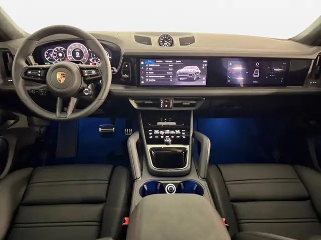 Porsche Cayenne view 11