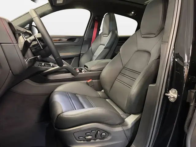 Porsche Cayenne view 15