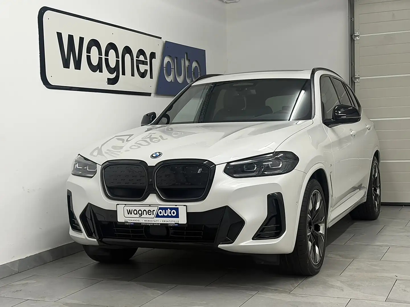 BMW iX3 M 73,8kWh M-Sport Inspiring/LED/Panorama/el.AHK... Weiß - 1