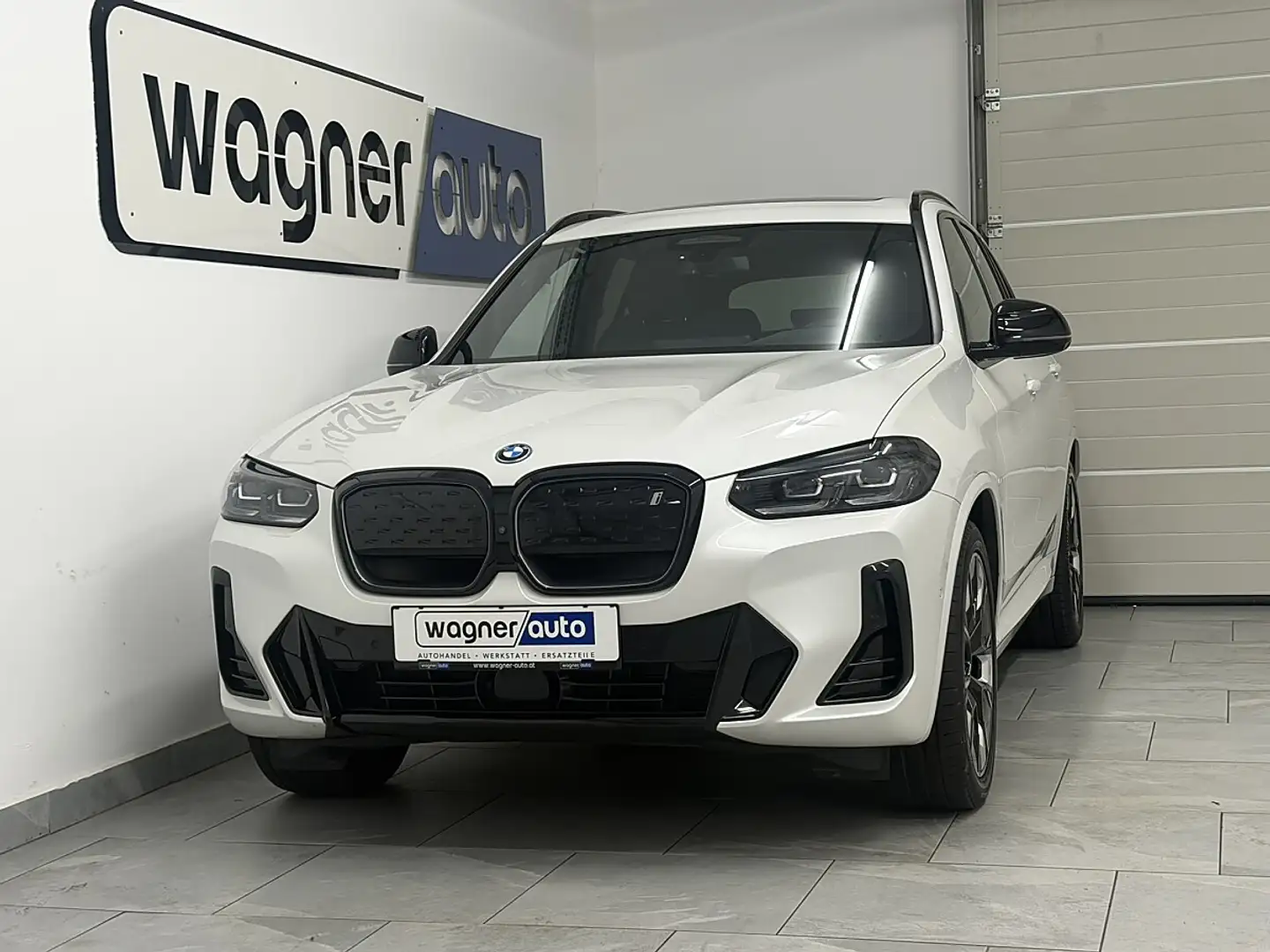 BMW iX3 M 73,8kWh M-Sport Inspiring/LED/Panorama/el.AHK... Weiß - 2
