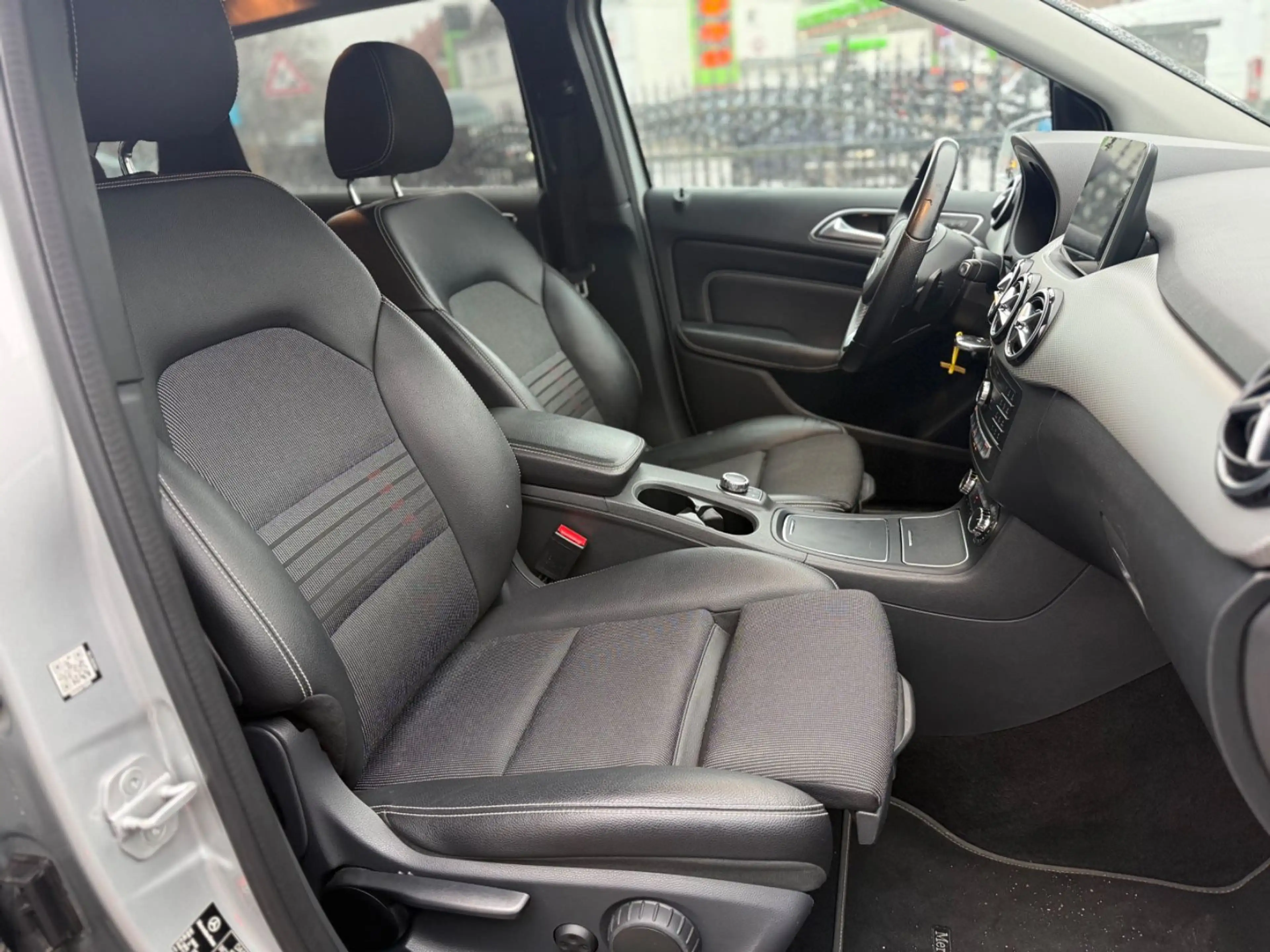 Mercedes-Benz B 220 CDI Memory-Paket LED Totwinkel — photo 11