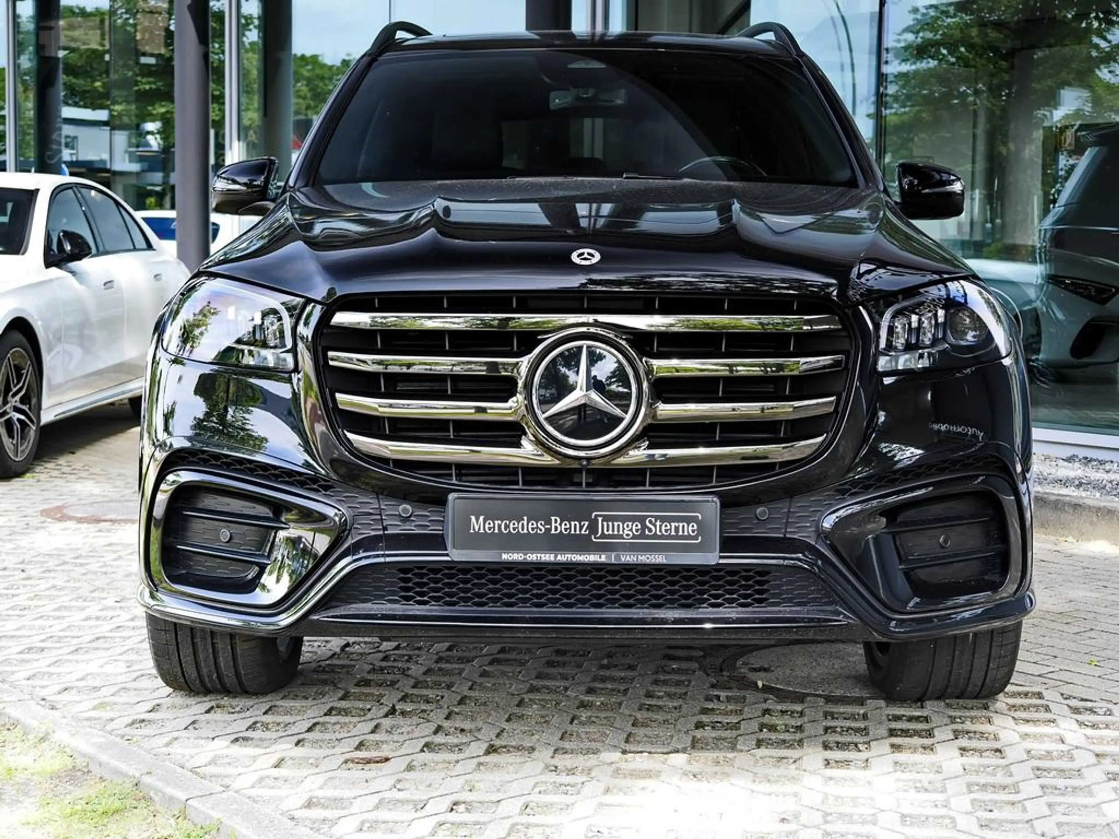 Mercedes-Benz GLS 450 d 4M AMG  7SITZE STANDHZ AHK 360° KAMERA — photo 4