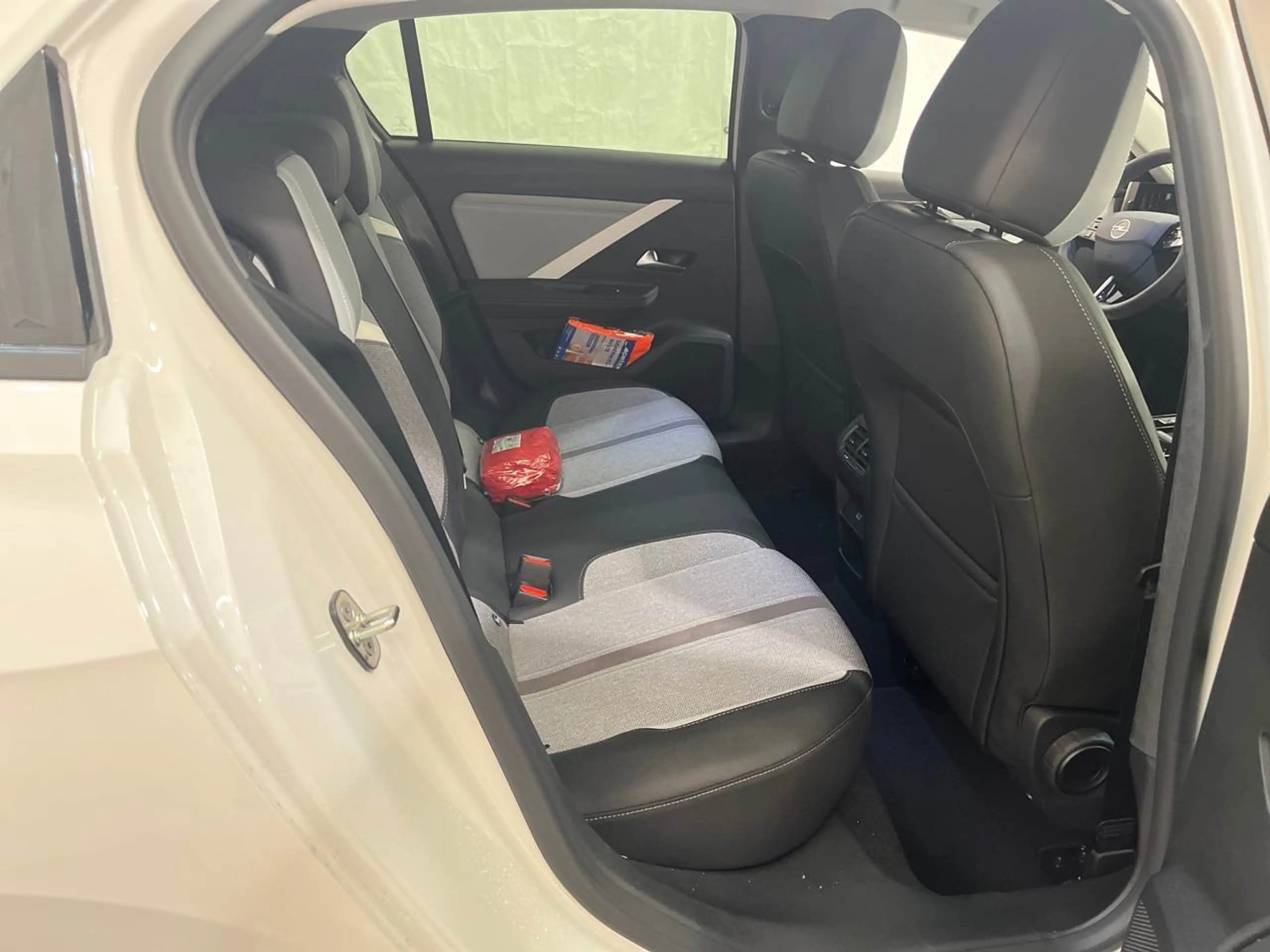 Opel Astra L 1.5 D Elegance Key Lane Navi RKam AUT — photo 12