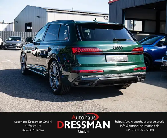 Audi Q7 view 6