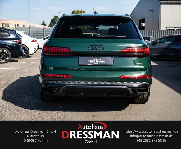 Audi Q7 view 5